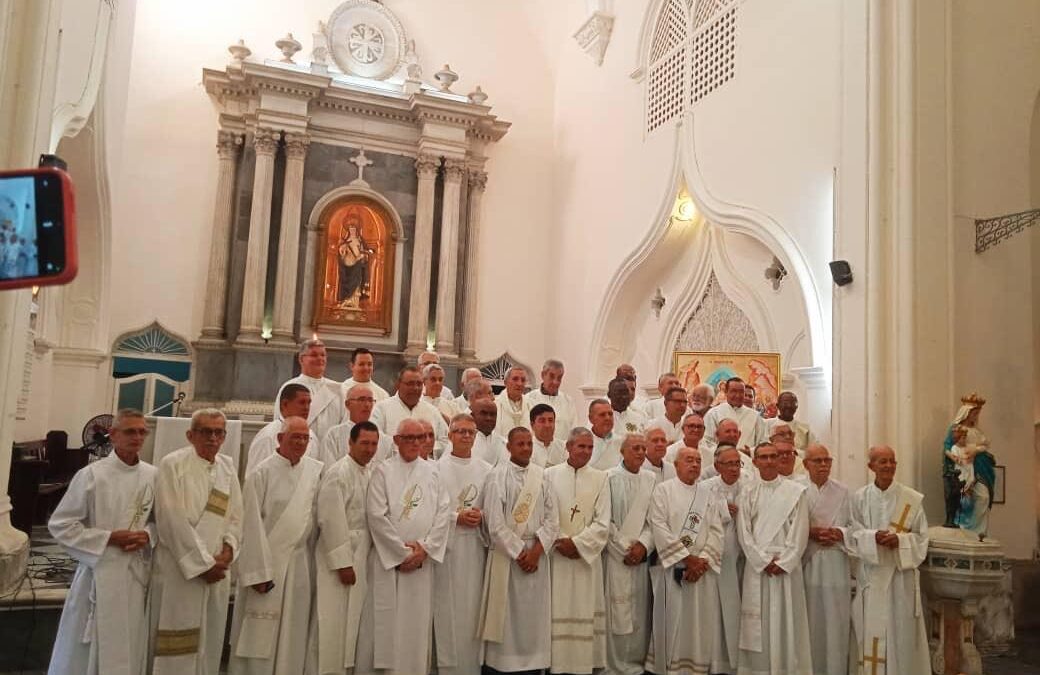 El P. Jorge Martínez, S. de J., participa en el Encuentro Nacional de Diáconos Permanentes de Cuba