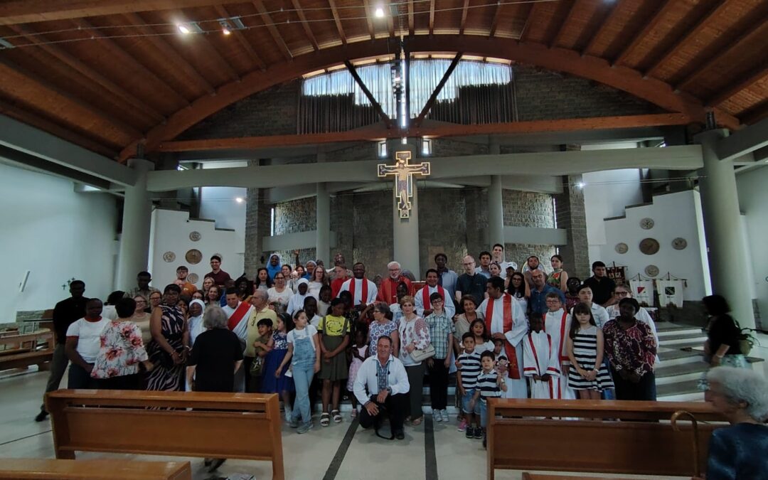 Eucaristía en cinco idiomas en San Giovanni Battista