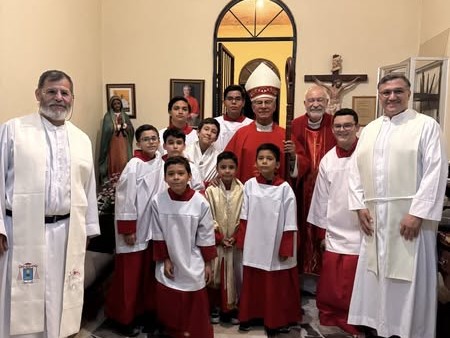 El obispo auxiliar de Guadalajara visita la capilla San Carlos Lwanga en su fiesta